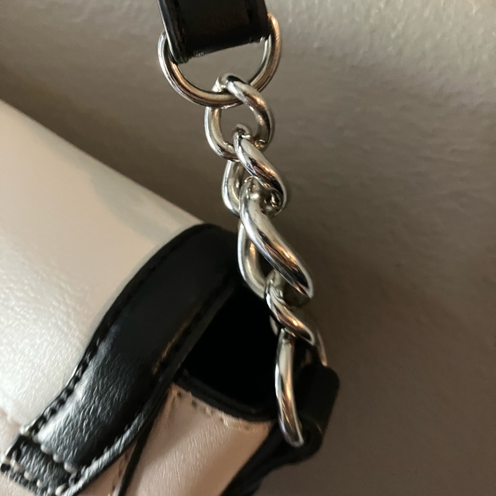 Vera Wang Black and White Shoulder Bag - Picture 3 of 6